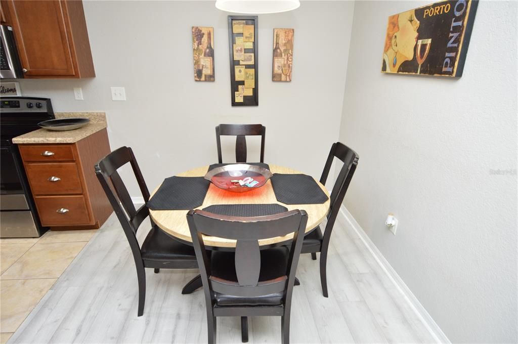 Activo con contrato: $2,350 (2 camas, 2 baños, 1015 Pies cuadrados)