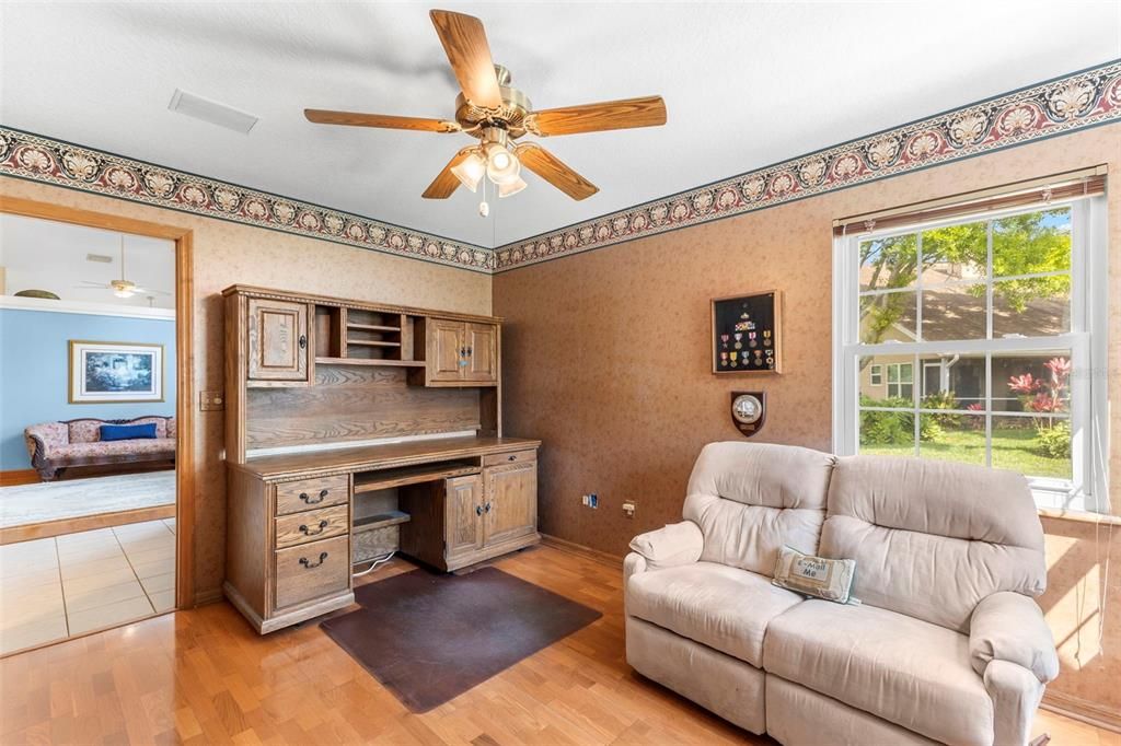 For Sale: $379,900 (4 beds, 2 baths, 1928 Square Feet)