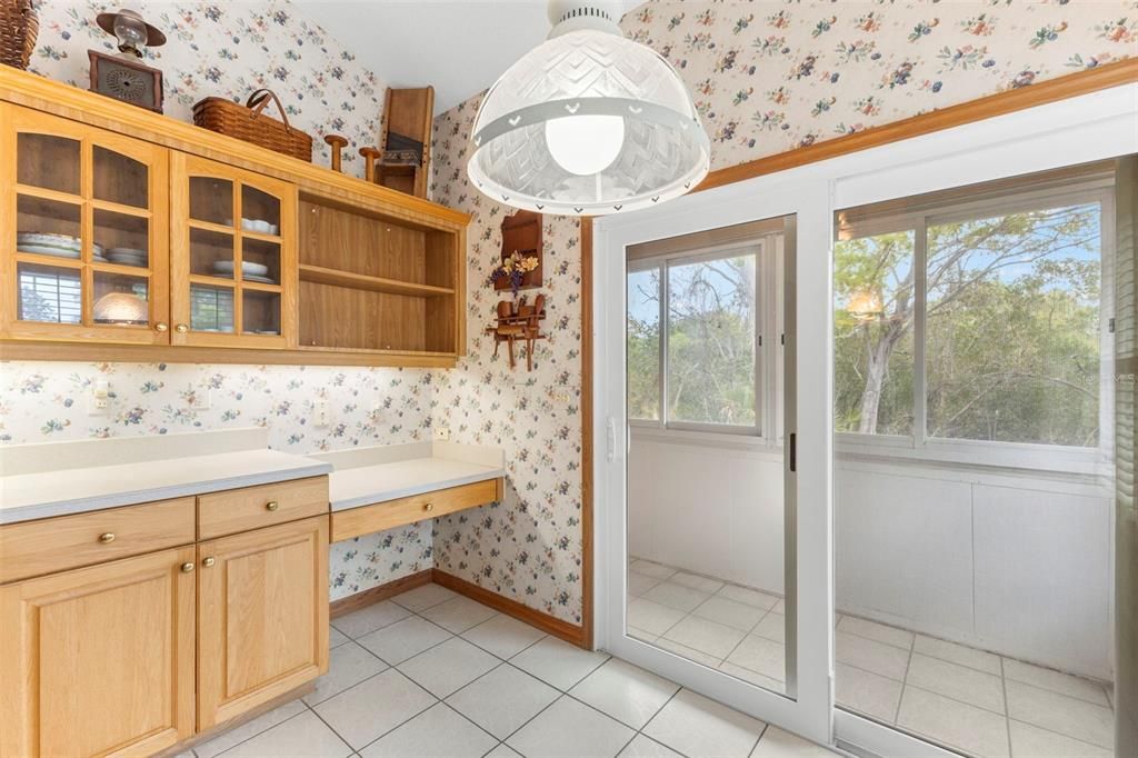 For Sale: $379,900 (4 beds, 2 baths, 1928 Square Feet)