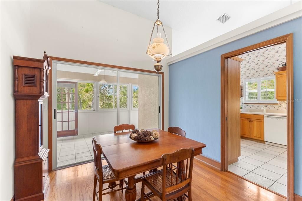 For Sale: $379,900 (4 beds, 2 baths, 1928 Square Feet)