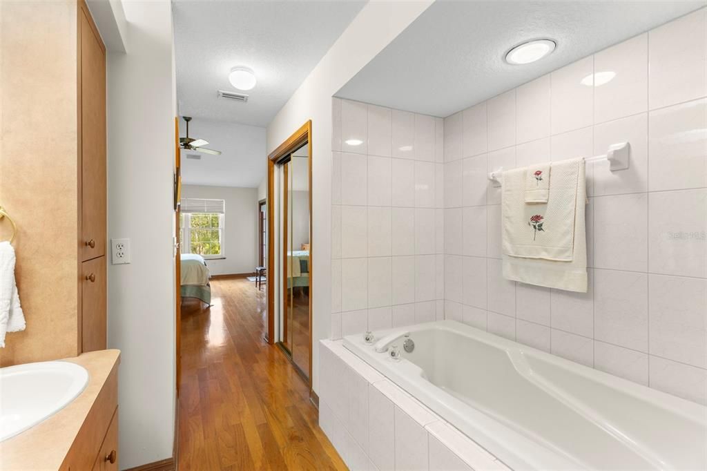 For Sale: $379,900 (4 beds, 2 baths, 1928 Square Feet)