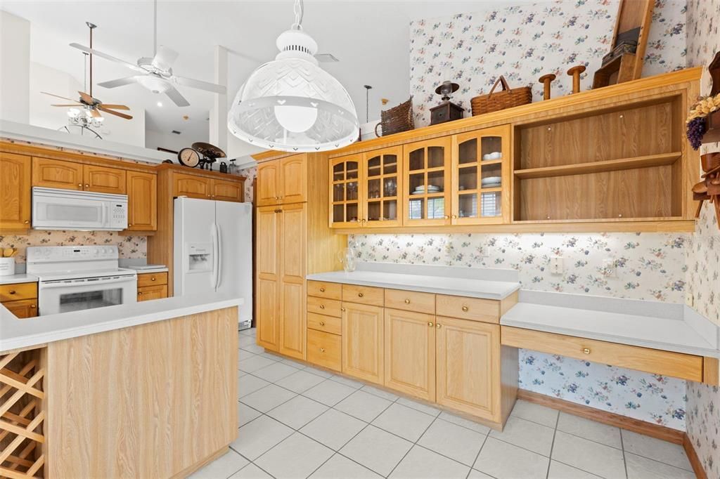 For Sale: $379,900 (4 beds, 2 baths, 1928 Square Feet)