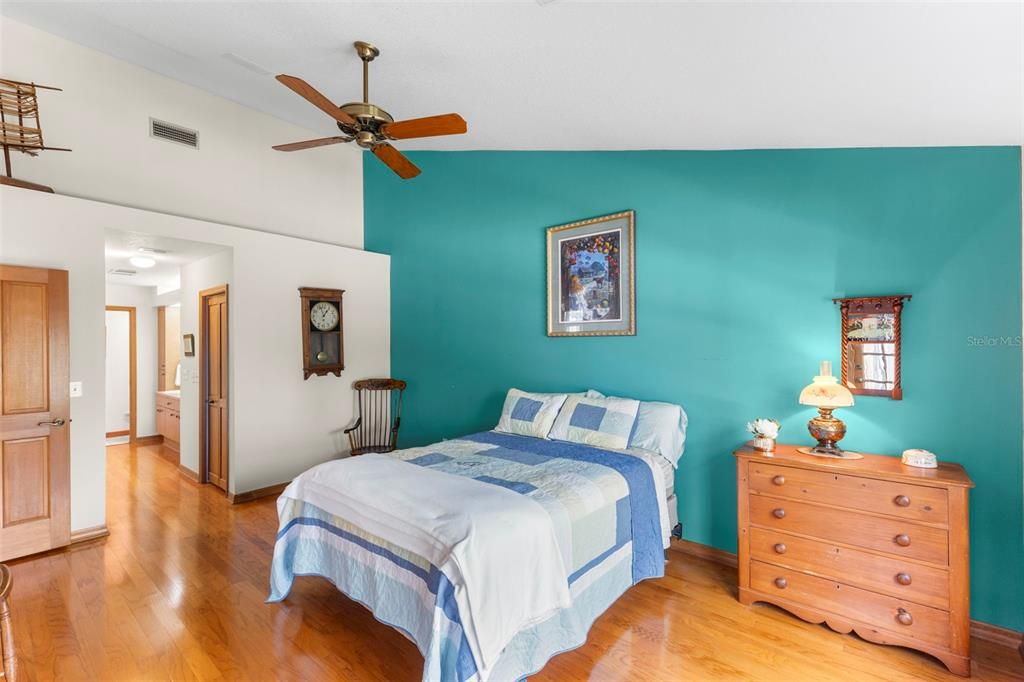 For Sale: $379,900 (4 beds, 2 baths, 1928 Square Feet)