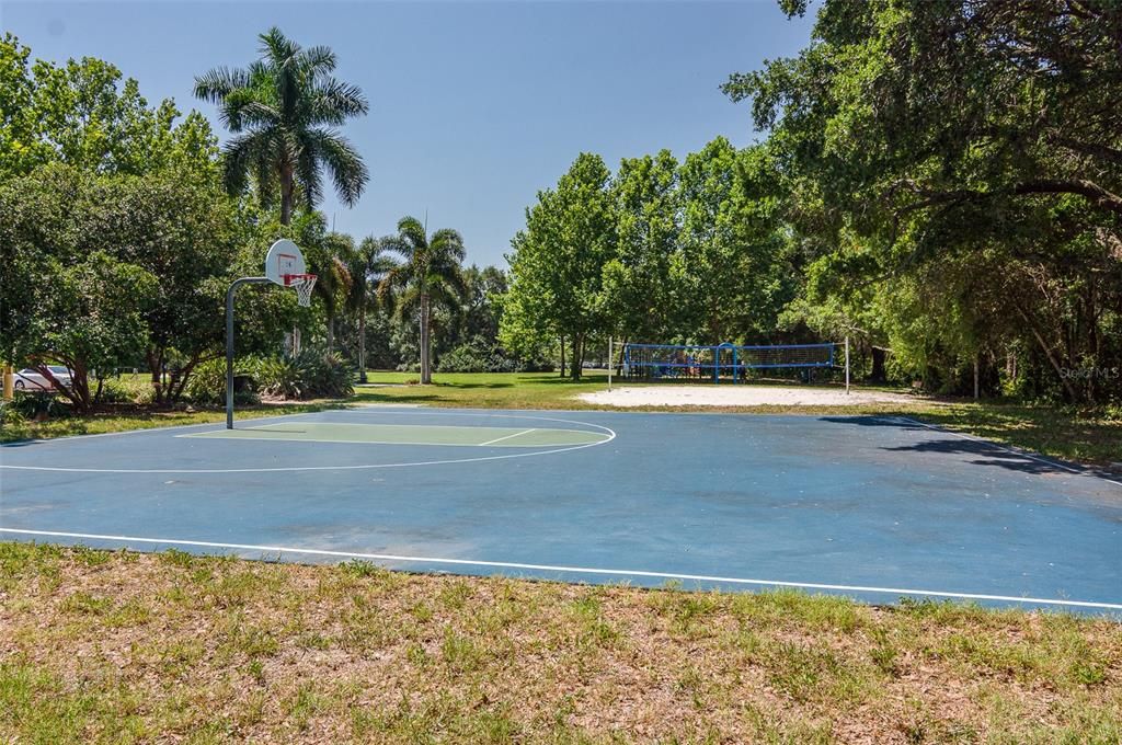 For Sale: $379,900 (4 beds, 2 baths, 1928 Square Feet)
