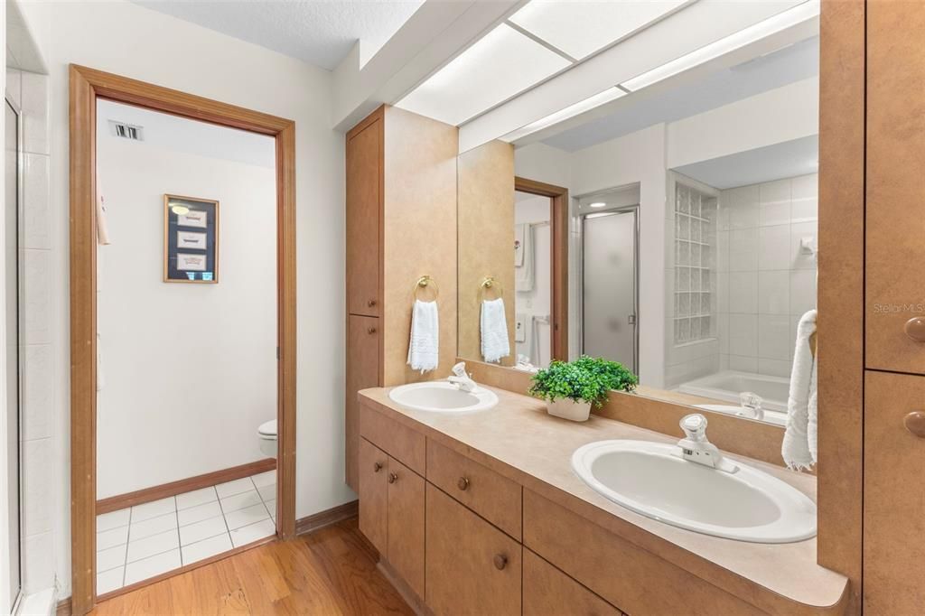 For Sale: $379,900 (4 beds, 2 baths, 1928 Square Feet)