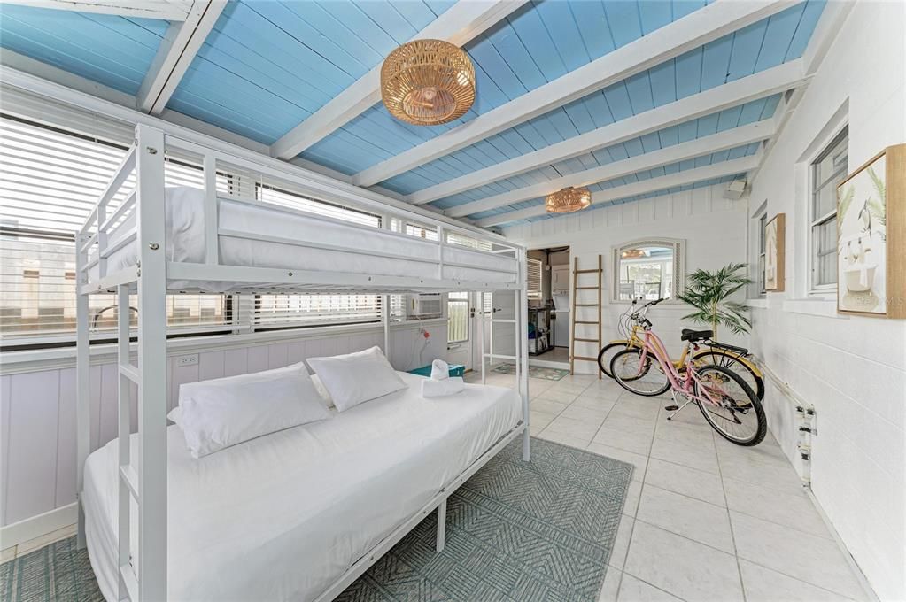 For Sale: $1,190,000 (2 beds, 2 baths, 1132 Square Feet)