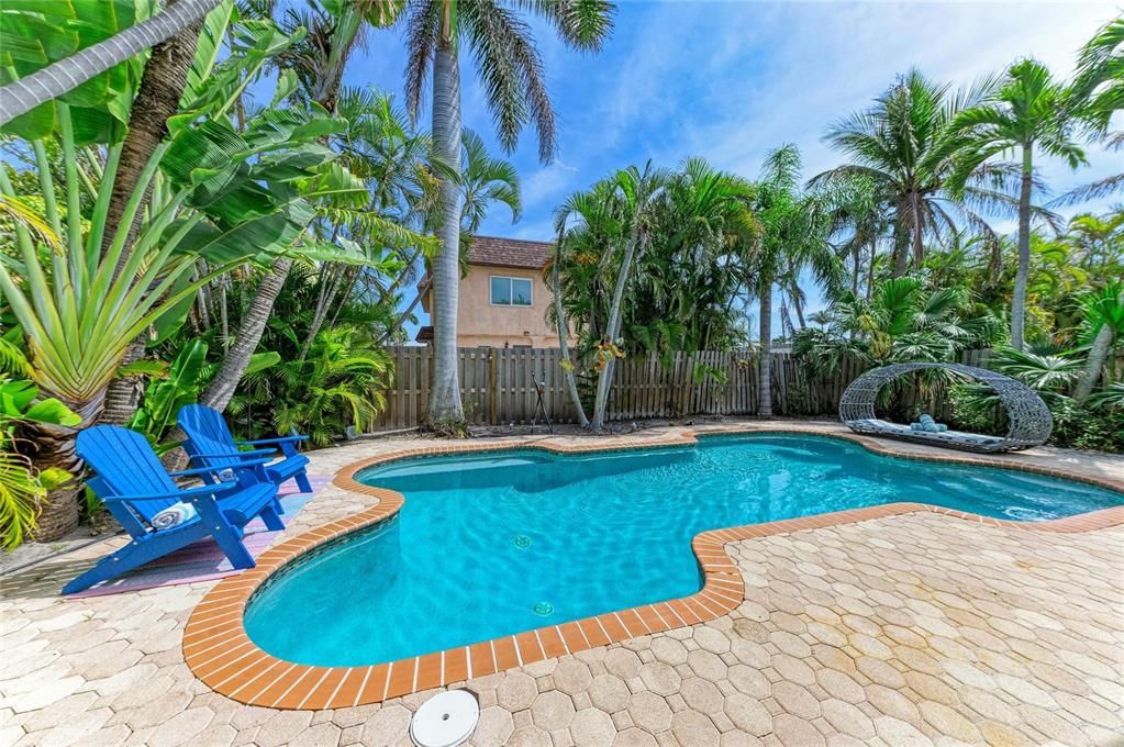 For Sale: $1,190,000 (2 beds, 2 baths, 1132 Square Feet)