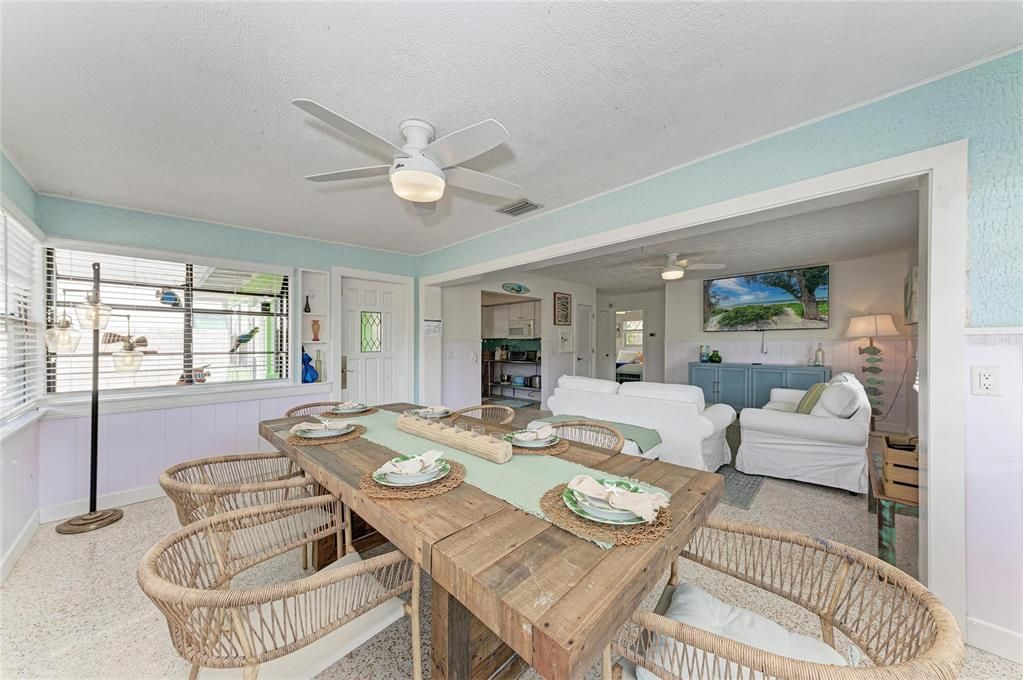 For Sale: $1,190,000 (2 beds, 2 baths, 1132 Square Feet)
