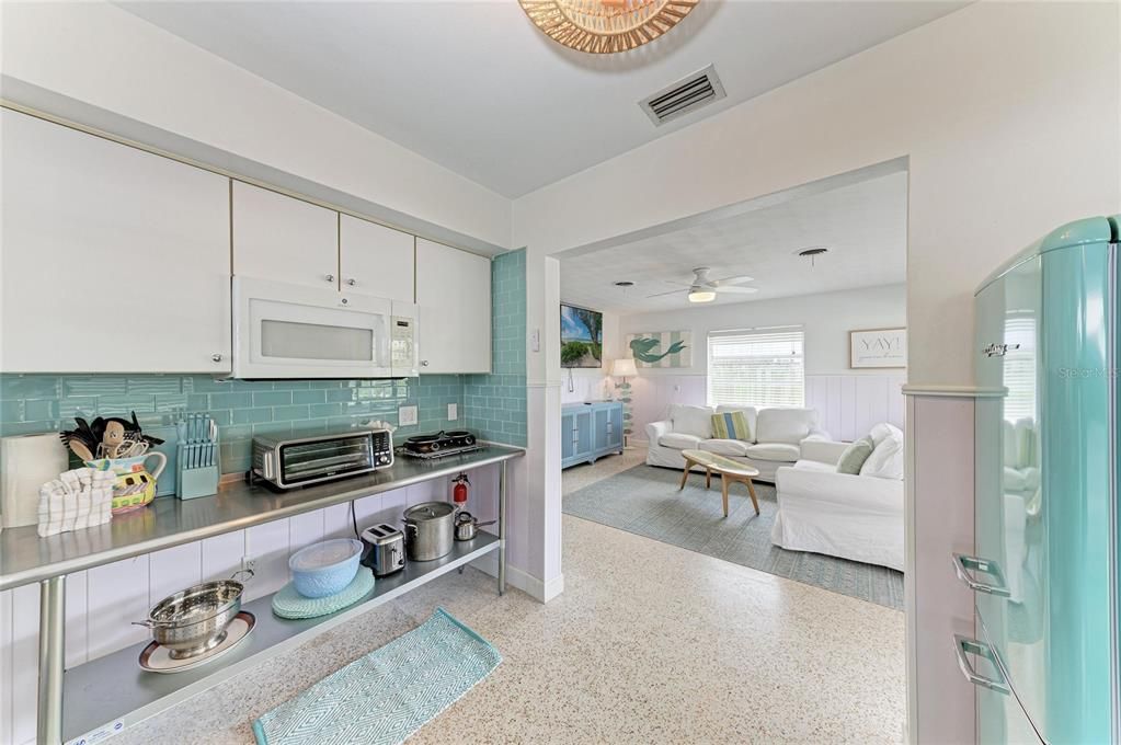 For Sale: $1,190,000 (2 beds, 2 baths, 1132 Square Feet)
