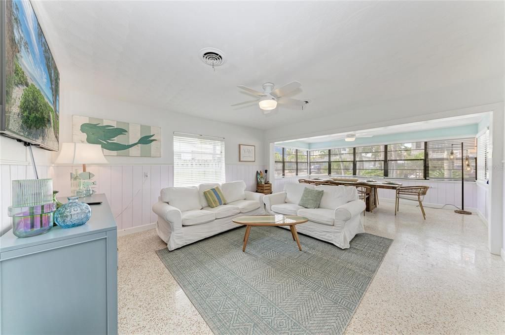 For Sale: $1,190,000 (2 beds, 2 baths, 1132 Square Feet)