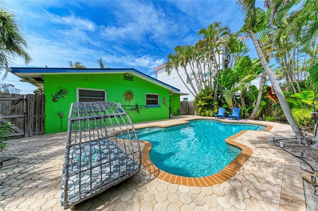 For Sale: $1,190,000 (2 beds, 2 baths, 1132 Square Feet)
