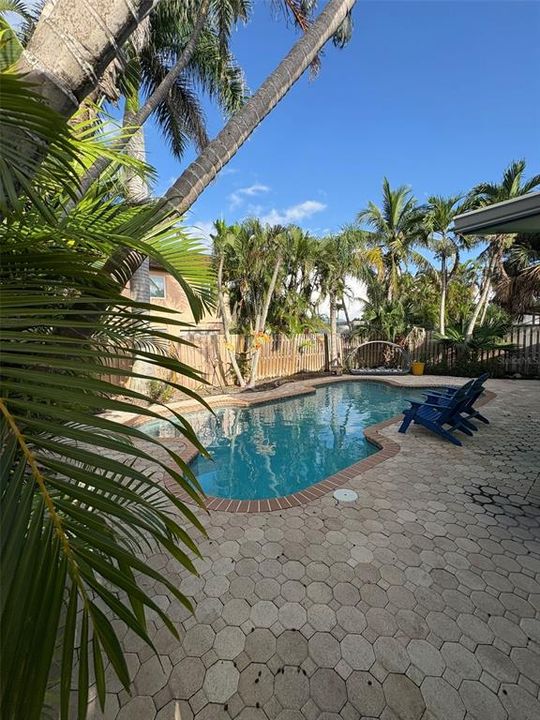 For Sale: $1,190,000 (2 beds, 2 baths, 1132 Square Feet)