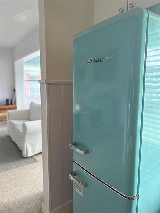 For Sale: $1,190,000 (2 beds, 2 baths, 1132 Square Feet)