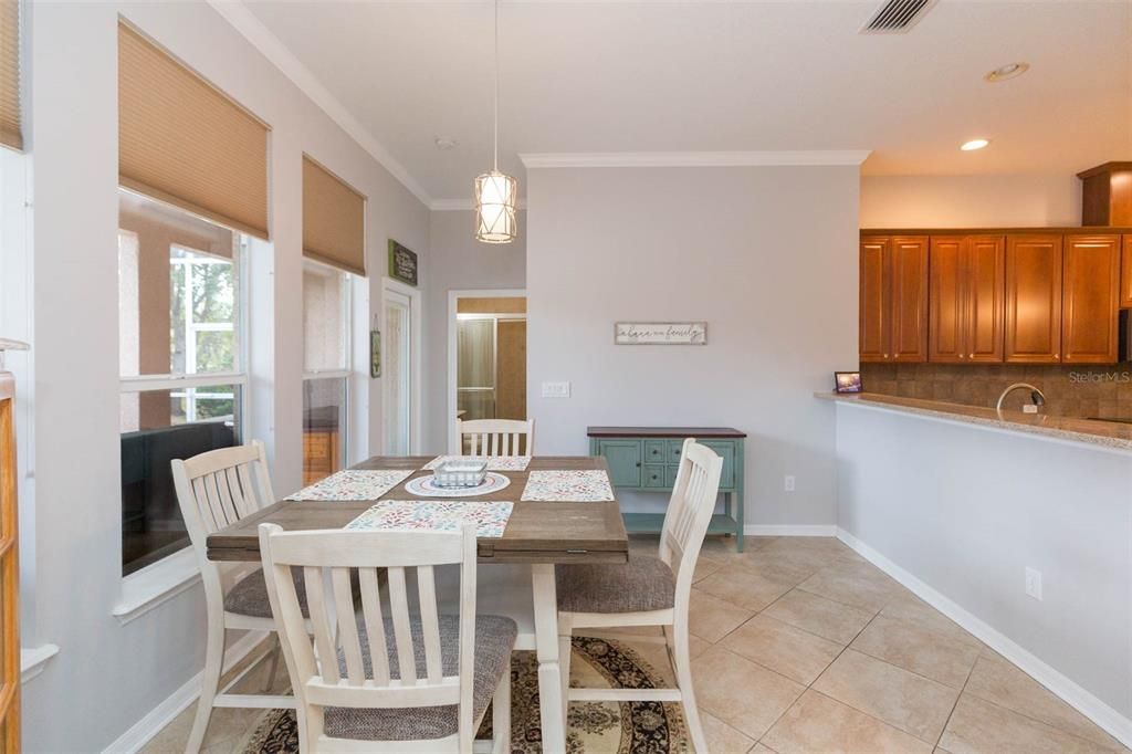Activo con contrato: $614,500 (4 camas, 3 baños, 2749 Pies cuadrados)