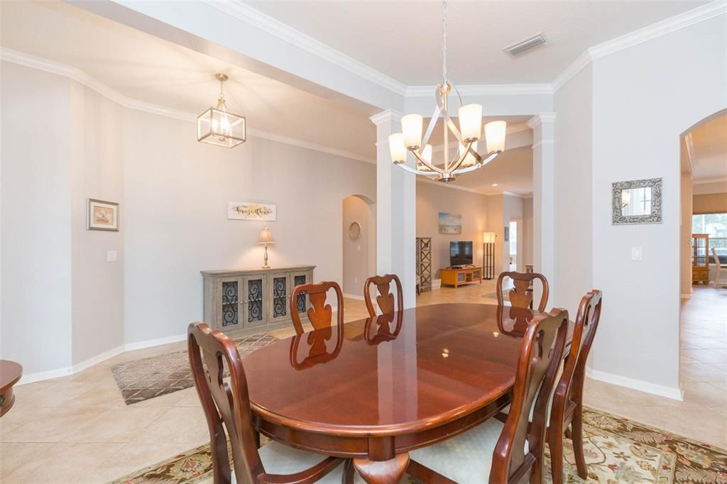 Activo con contrato: $614,500 (4 camas, 3 baños, 2749 Pies cuadrados)