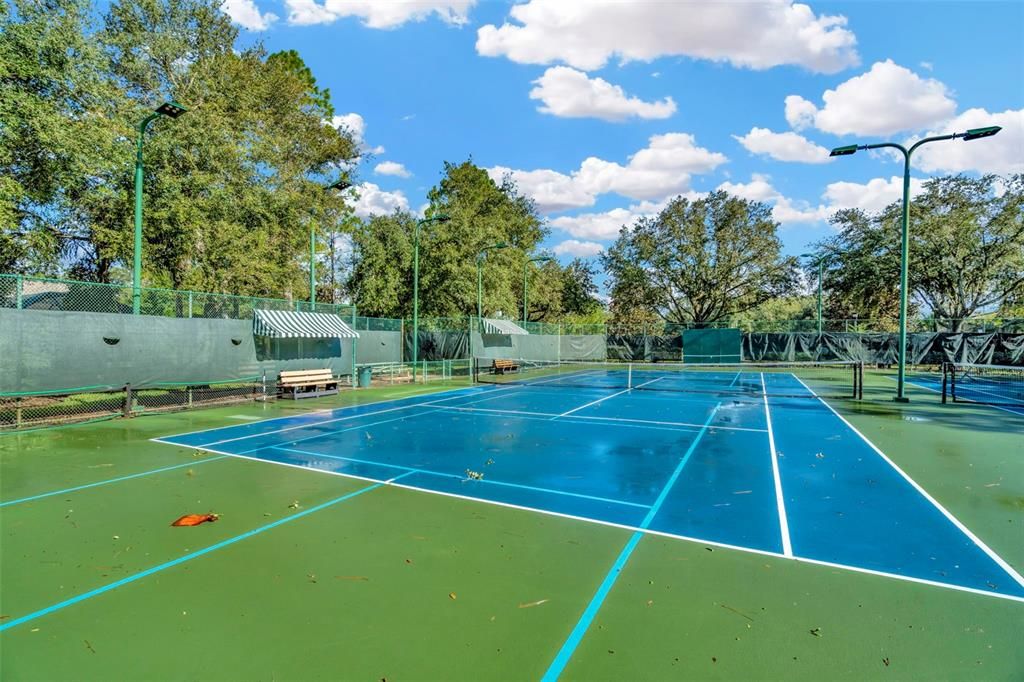 Activo con contrato: $614,500 (4 camas, 3 baños, 2749 Pies cuadrados)