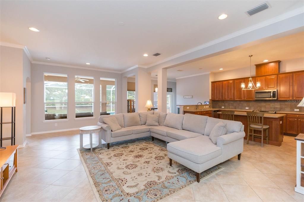 Activo con contrato: $614,500 (4 camas, 3 baños, 2749 Pies cuadrados)