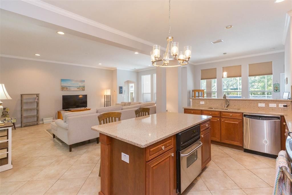 Activo con contrato: $614,500 (4 camas, 3 baños, 2749 Pies cuadrados)