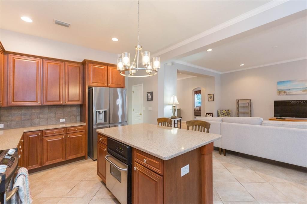 Activo con contrato: $614,500 (4 camas, 3 baños, 2749 Pies cuadrados)
