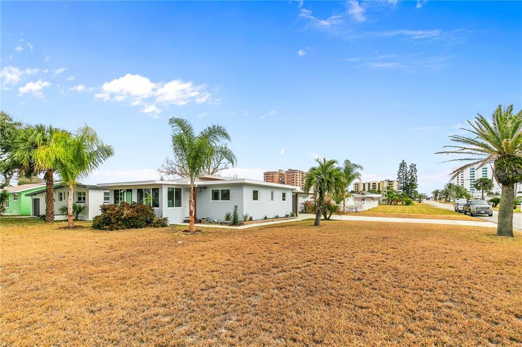 Active With Contract: $459,000 (3 beds, 2 baths, 1296 Square Feet)