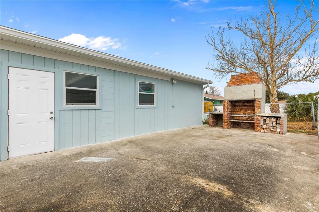 Active With Contract: $459,000 (3 beds, 2 baths, 1296 Square Feet)