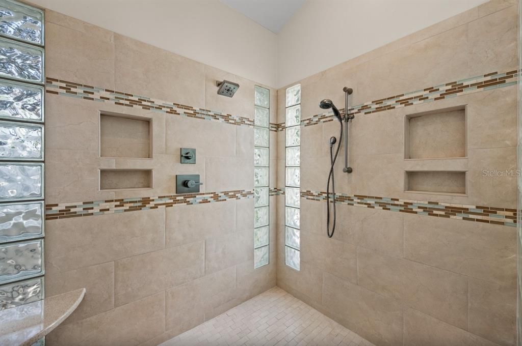 For Sale: $2,500,000 (3 beds, 2 baths, 2206 Square Feet)