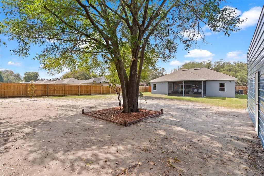 Activo con contrato: $399,000 (4 camas, 2 baños, 1648 Pies cuadrados)
