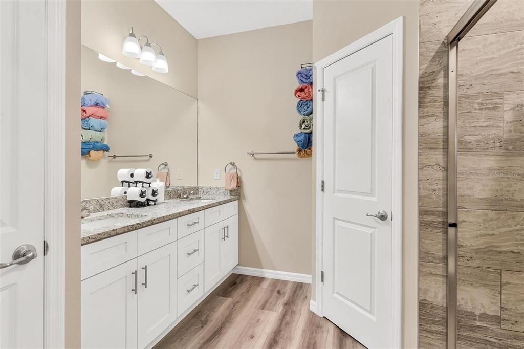 Activo con contrato: $399,000 (4 camas, 2 baños, 1648 Pies cuadrados)