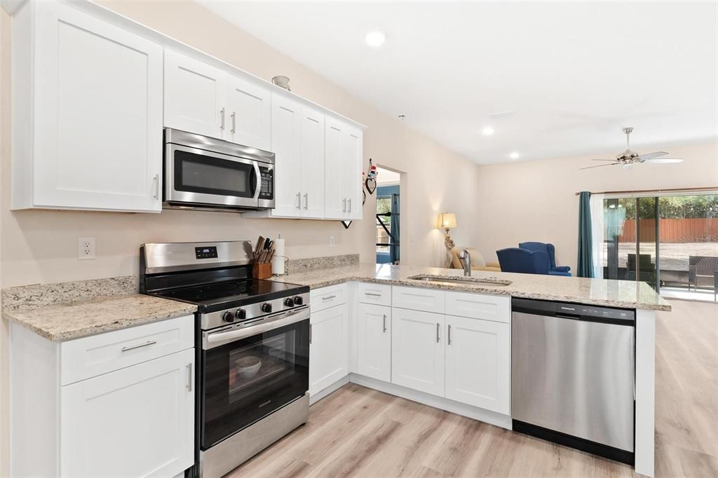 Activo con contrato: $399,000 (4 camas, 2 baños, 1648 Pies cuadrados)