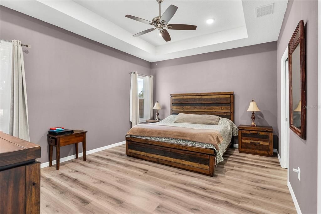 Activo con contrato: $399,000 (4 camas, 2 baños, 1648 Pies cuadrados)