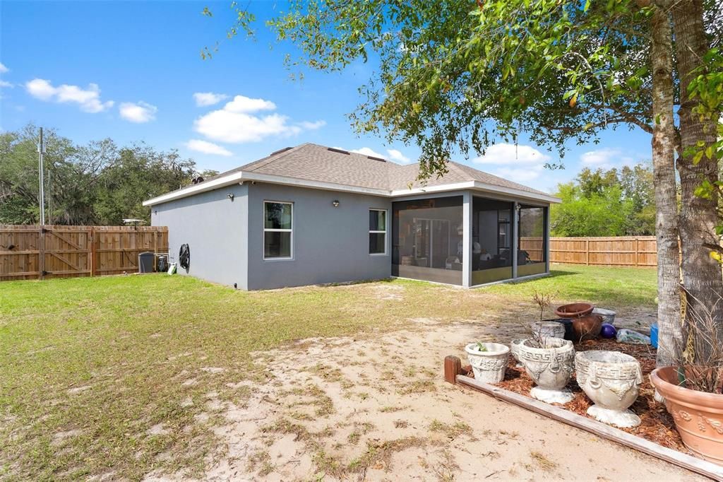 Activo con contrato: $399,000 (4 camas, 2 baños, 1648 Pies cuadrados)