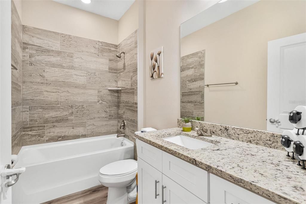 Activo con contrato: $399,000 (4 camas, 2 baños, 1648 Pies cuadrados)