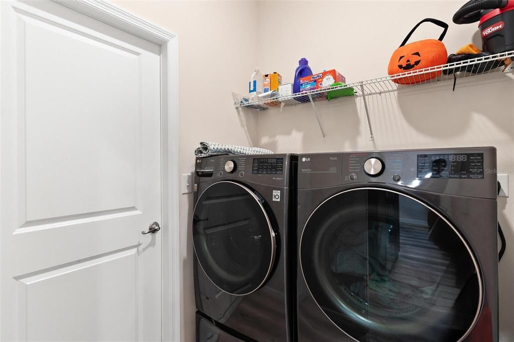 Activo con contrato: $399,000 (4 camas, 2 baños, 1648 Pies cuadrados)