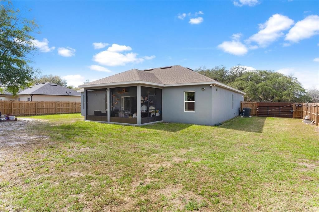 Activo con contrato: $399,000 (4 camas, 2 baños, 1648 Pies cuadrados)