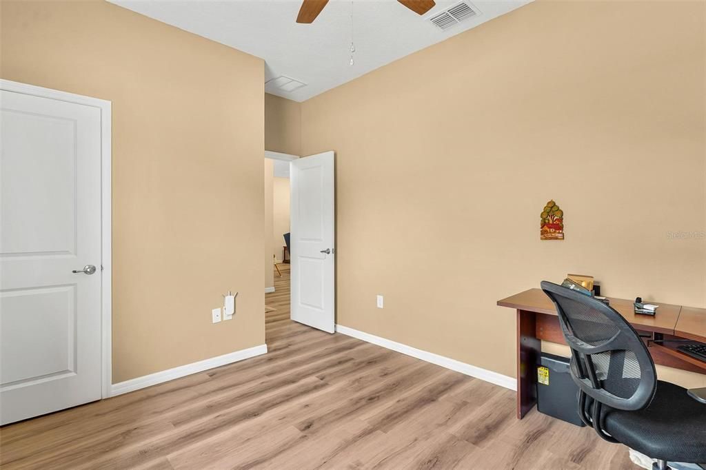 Activo con contrato: $399,000 (4 camas, 2 baños, 1648 Pies cuadrados)