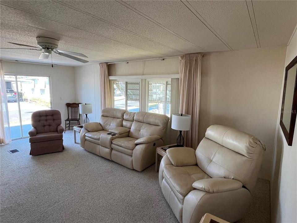 For Sale: $99,000 (2 beds, 2 baths, 1056 Square Feet)