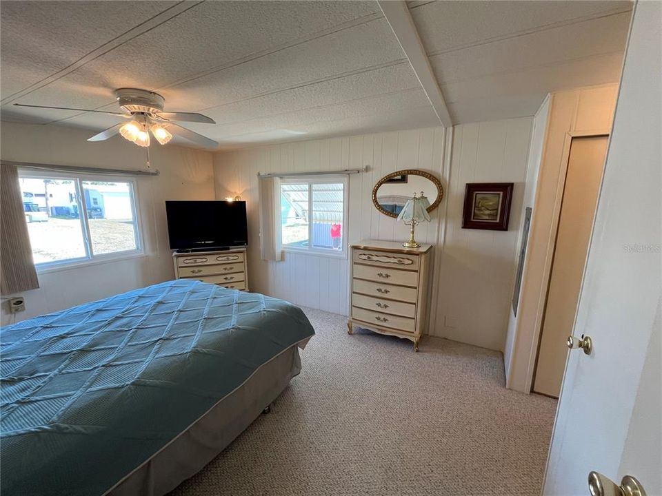 For Sale: $99,000 (2 beds, 2 baths, 1056 Square Feet)