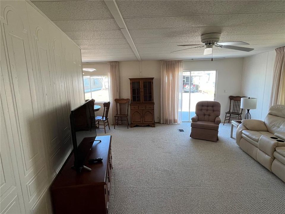 For Sale: $99,000 (2 beds, 2 baths, 1056 Square Feet)