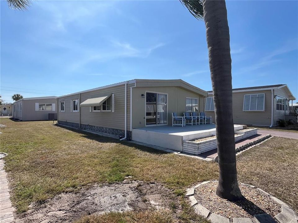 For Sale: $99,000 (2 beds, 2 baths, 1056 Square Feet)