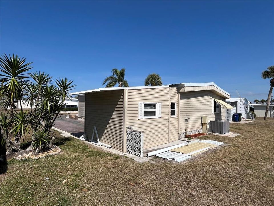 For Sale: $99,000 (2 beds, 2 baths, 1056 Square Feet)