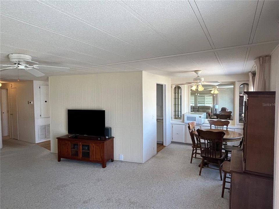 For Sale: $99,000 (2 beds, 2 baths, 1056 Square Feet)