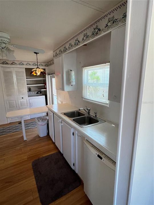 For Sale: $99,000 (2 beds, 2 baths, 1056 Square Feet)