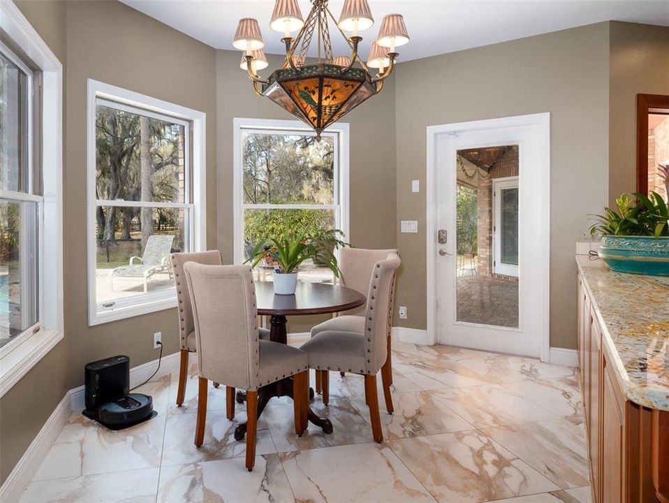 На продажу: $2,395,000 (5 спален, 5 ванн, 6109 Квадратных фут)