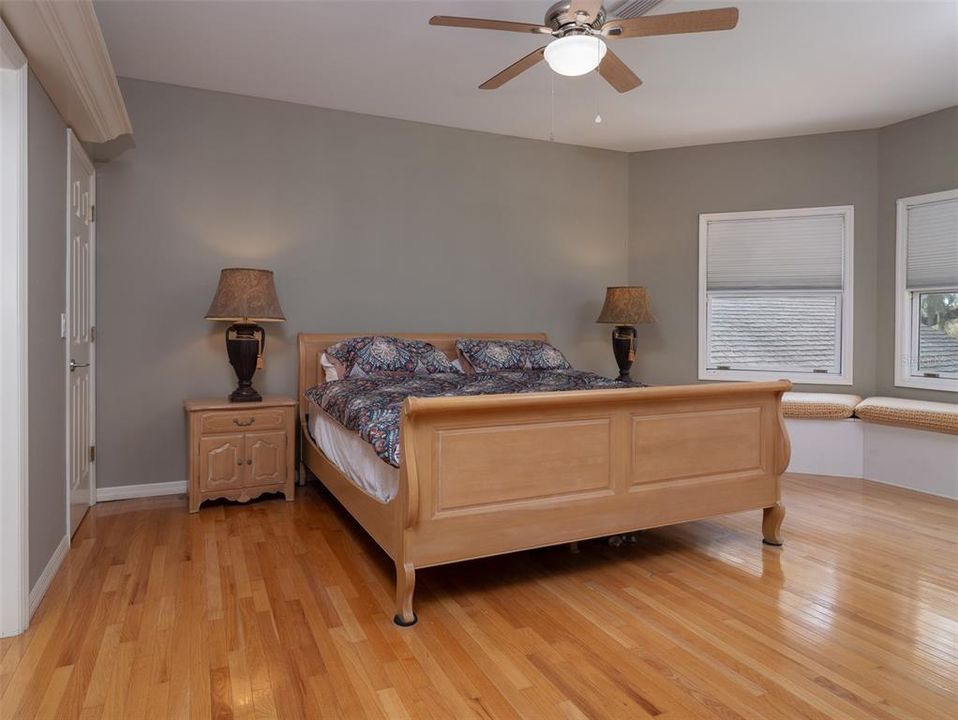 На продажу: $2,395,000 (5 спален, 5 ванн, 6109 Квадратных фут)