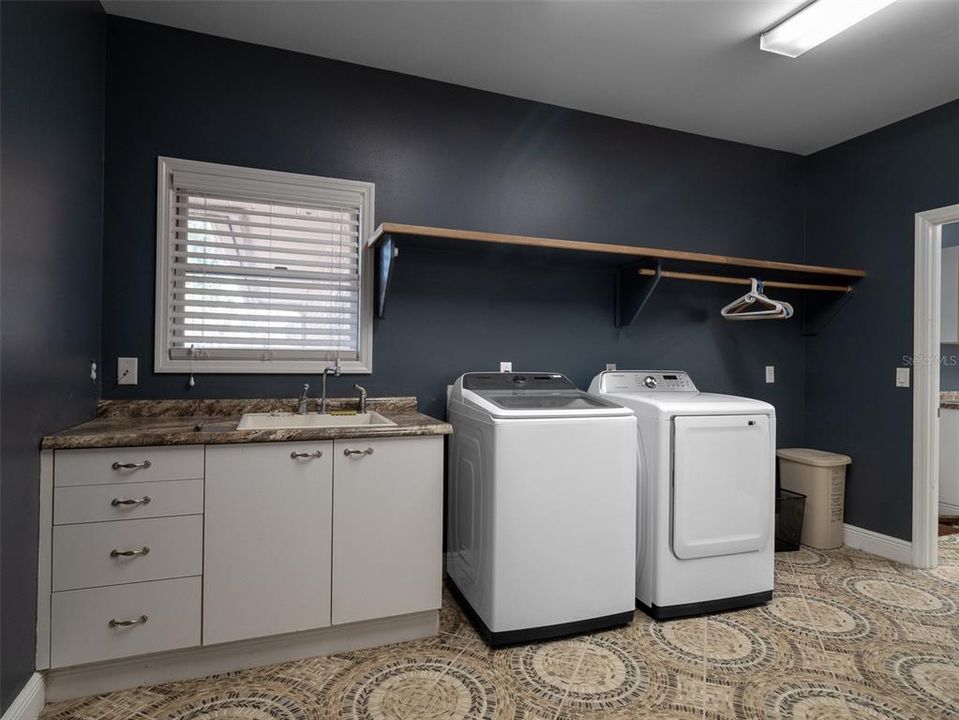 На продажу: $2,395,000 (5 спален, 5 ванн, 6109 Квадратных фут)