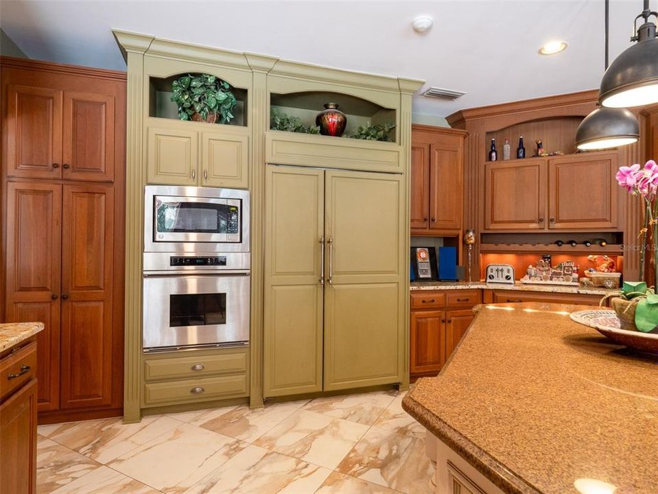 На продажу: $2,395,000 (5 спален, 5 ванн, 6109 Квадратных фут)