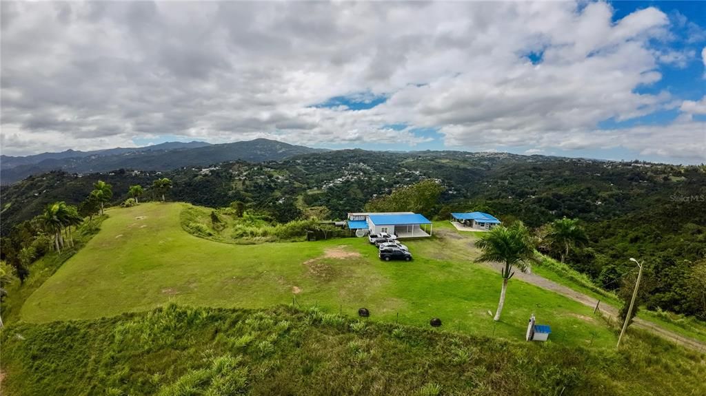 На продажу: $995,000 (45.81 acres)