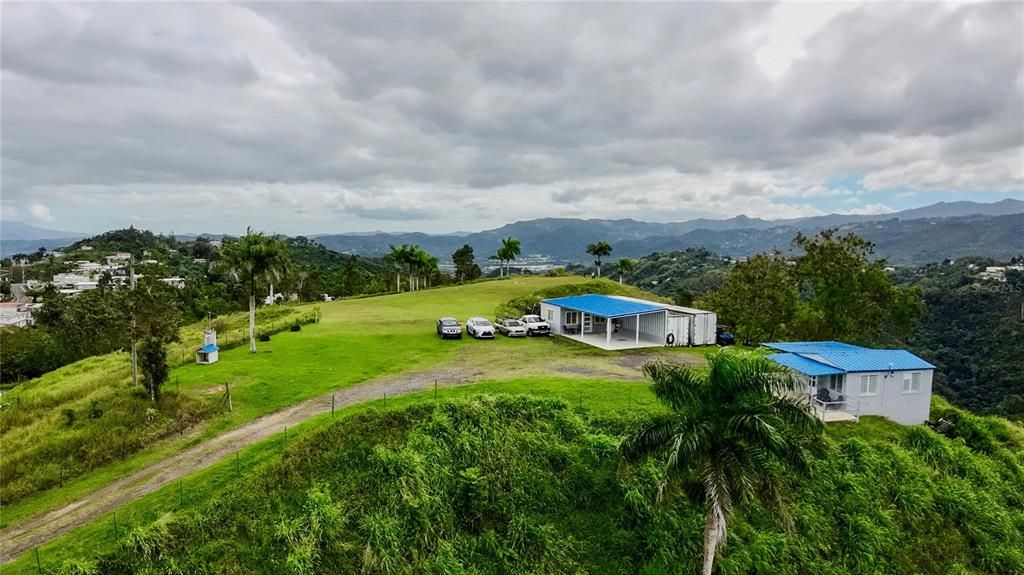 На продажу: $995,000 (45.81 acres)
