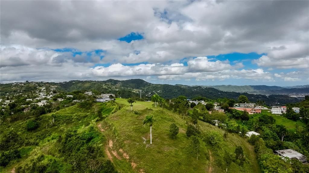 На продажу: $995,000 (45.81 acres)