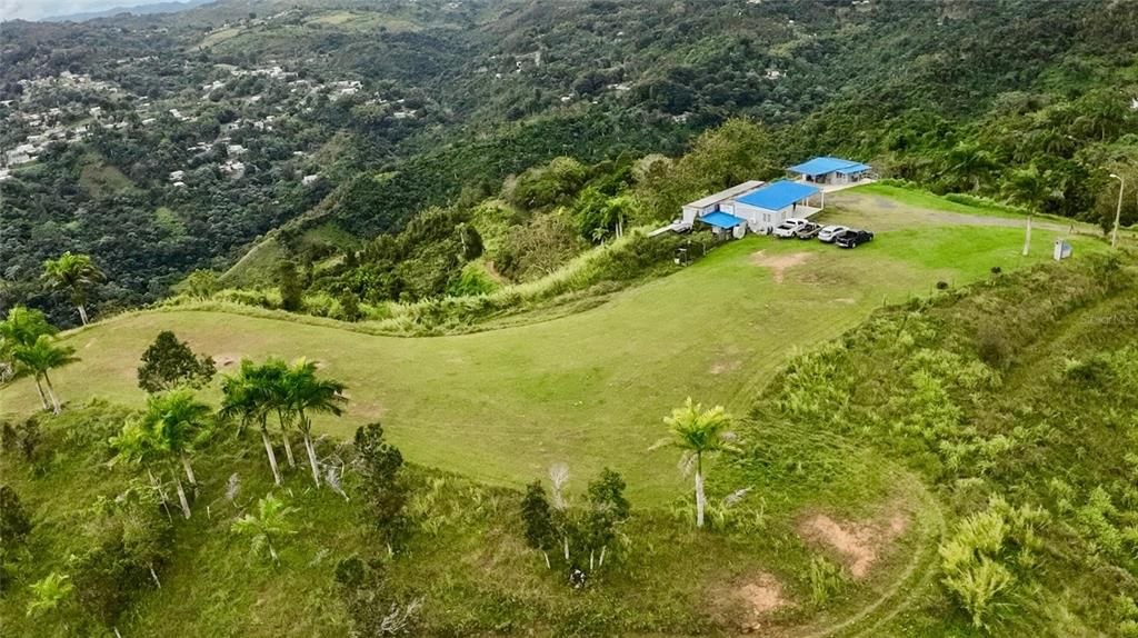 На продажу: $995,000 (45.81 acres)